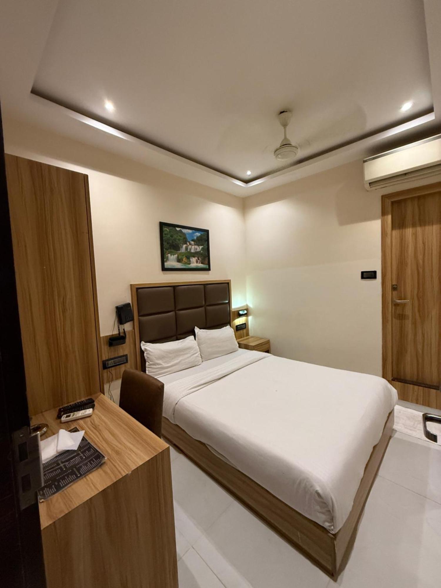 M E R I T O N Hotel T-2 Bombaim Exterior foto