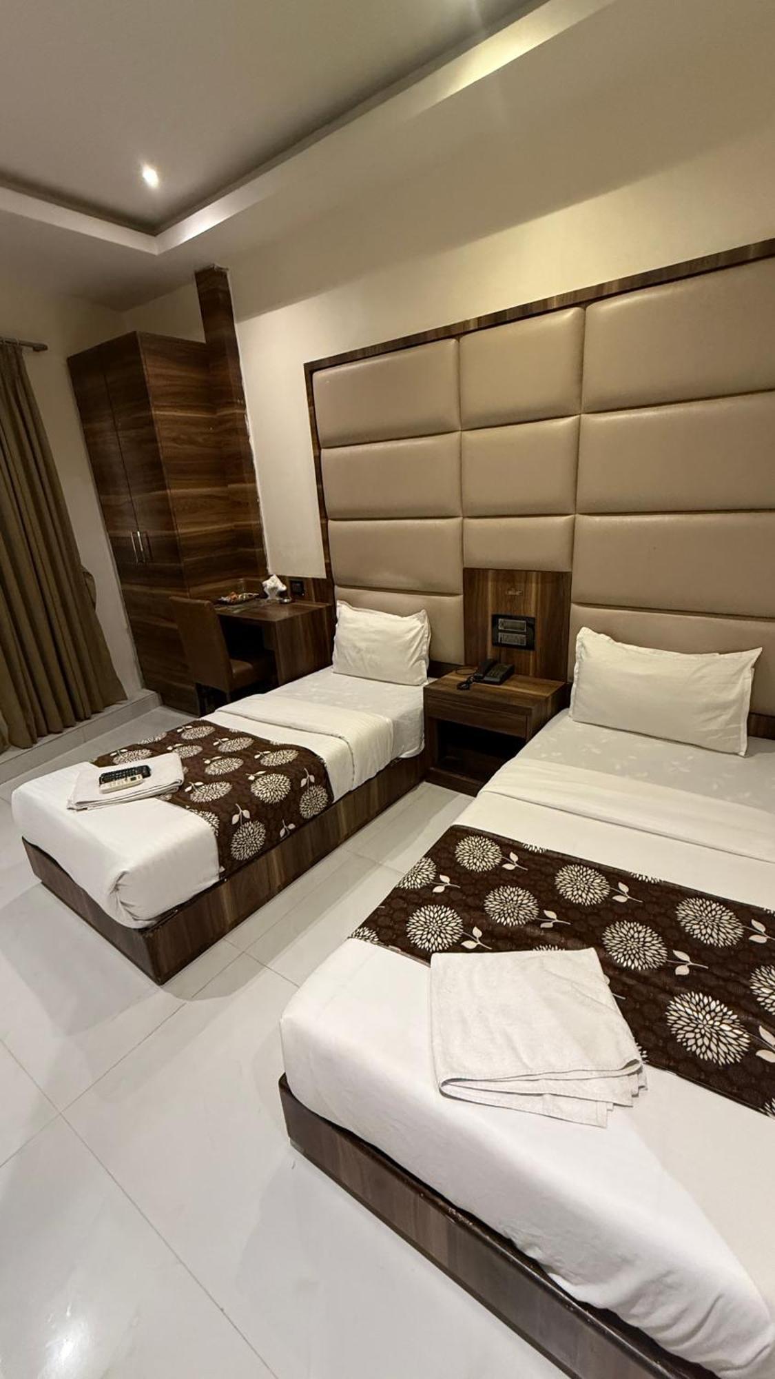 M E R I T O N Hotel T-2 Bombaim Exterior foto