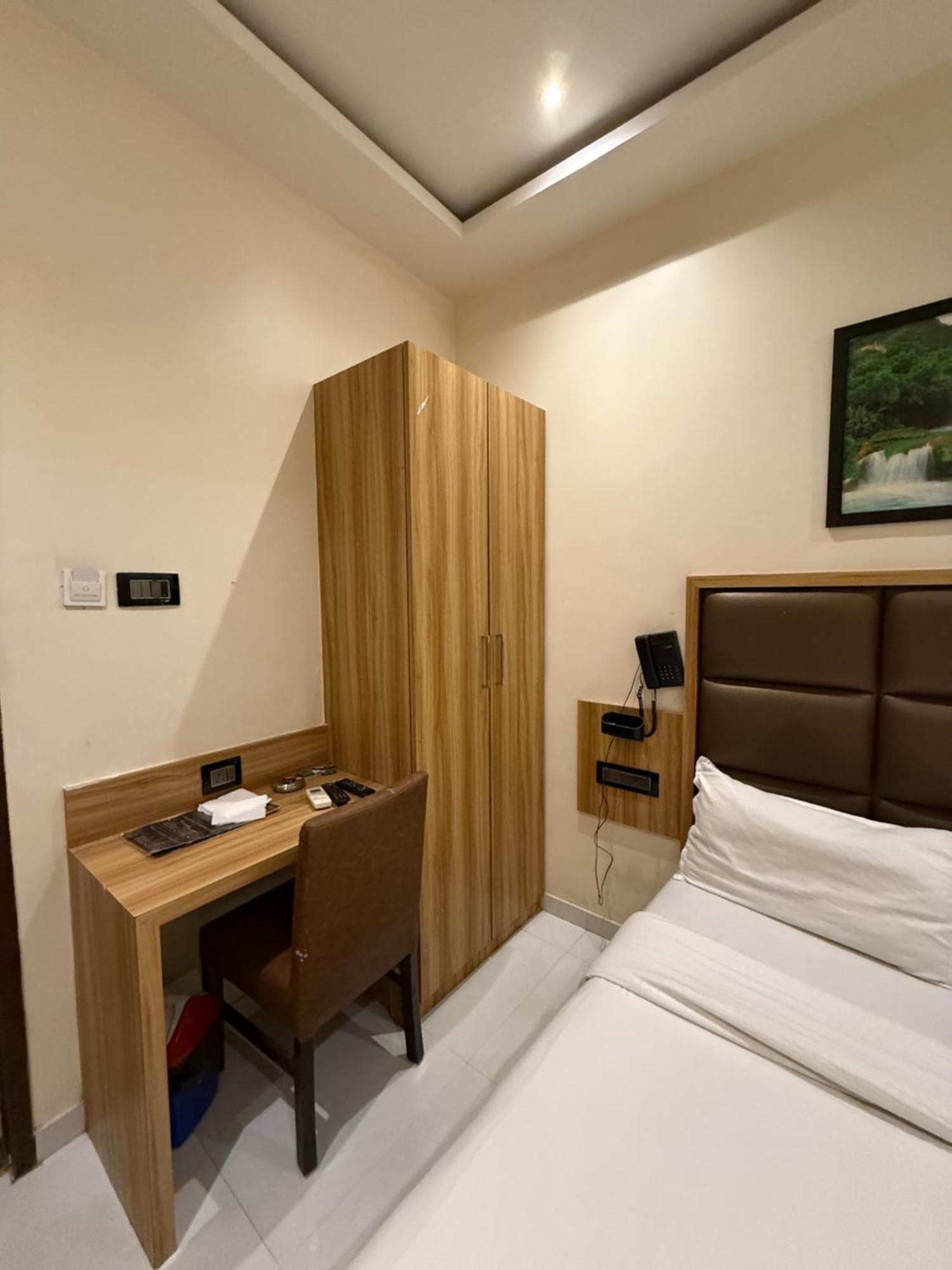 M E R I T O N Hotel T-2 Bombaim Exterior foto